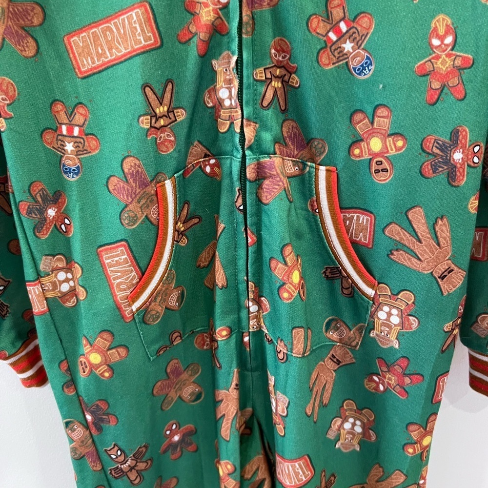 Disney Marvel Ginger Bread Onesie Pajama Size 5/6 - Picture 5 of 8